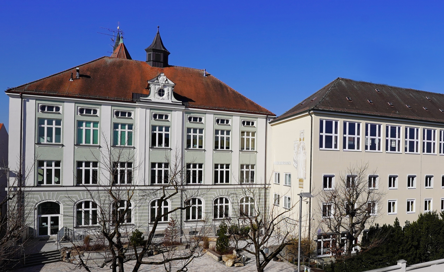 Gymnasium Schulgebäude